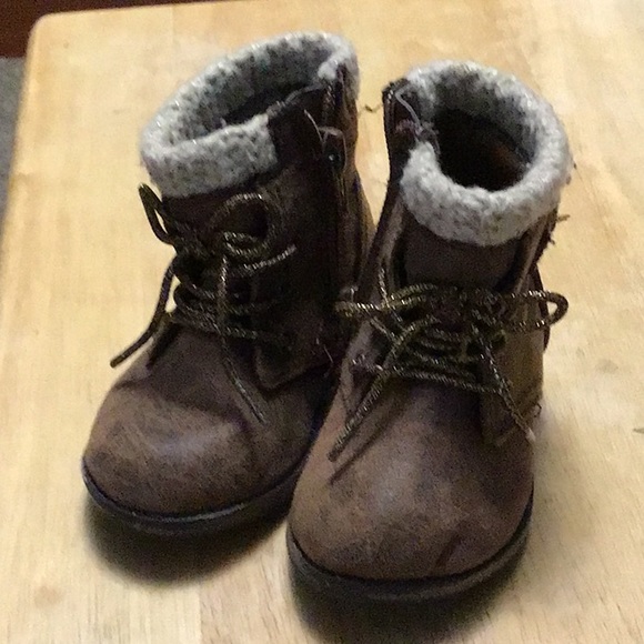 GARANIMALS size 4 .. kids fashion boots. Brown - Picture 14 of 16